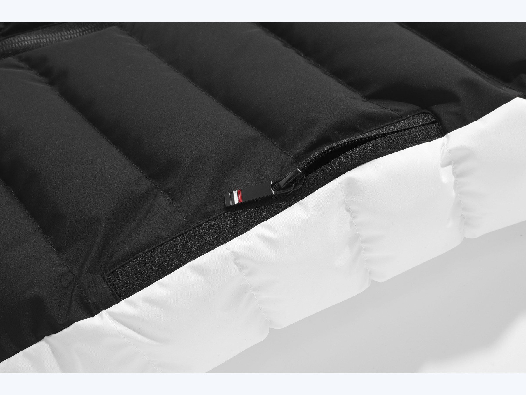 GH9617 zip pocket and quilted panel detail
