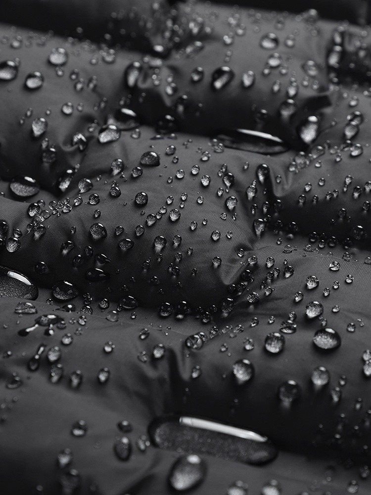 Water-repellent insulated shell