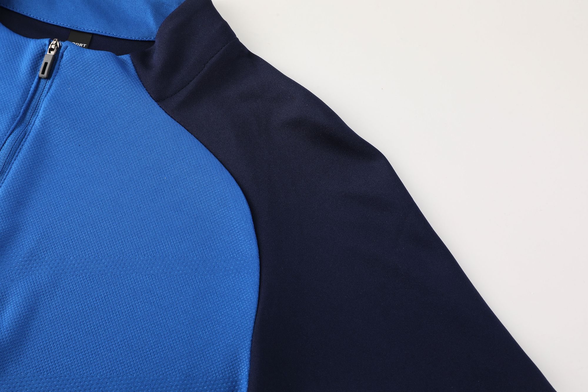 Half-Zip Team Training Top detail 2