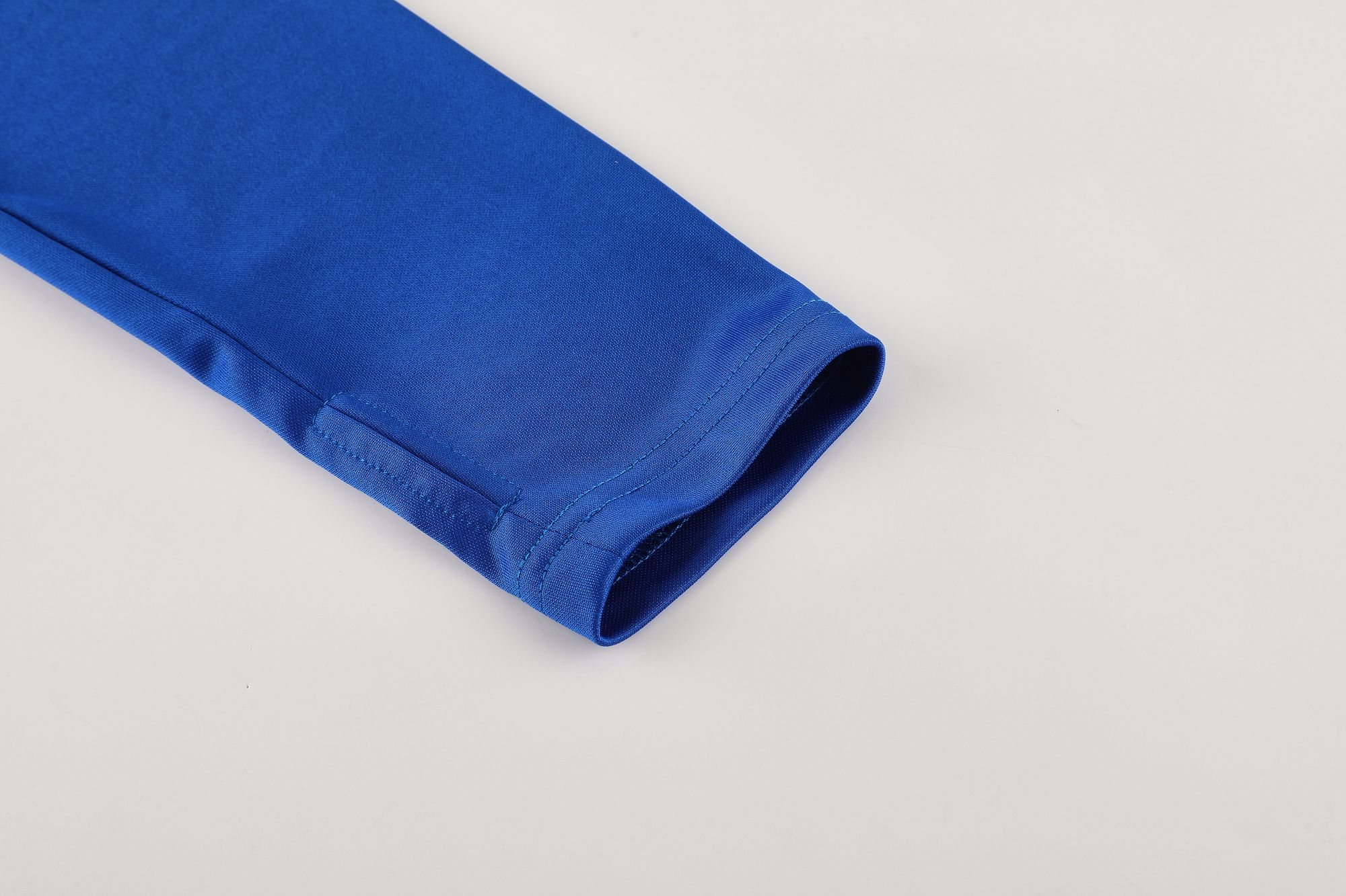 Lightweight Half-Zip Running Layer detail 1