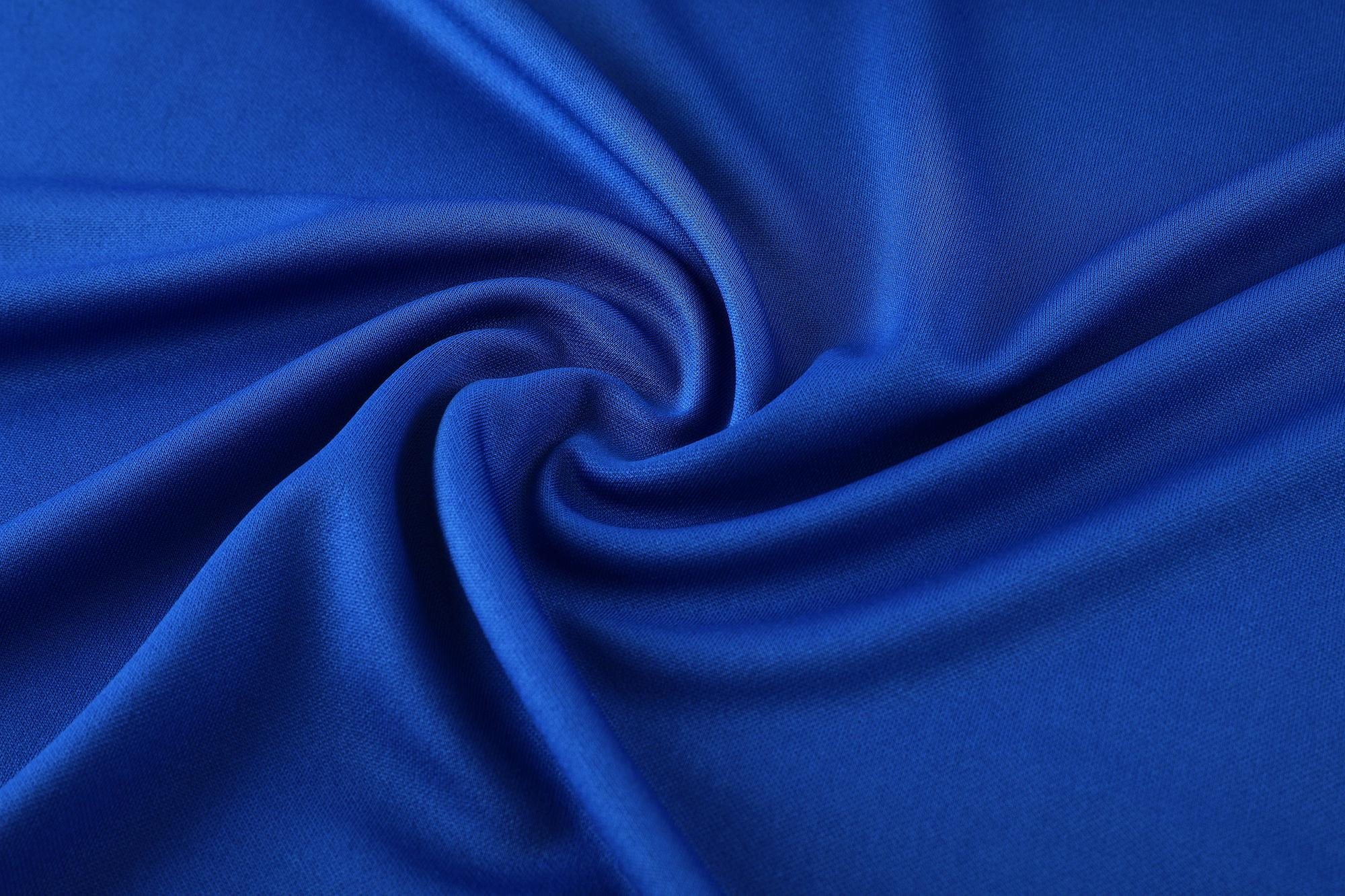 Lightweight Half-Zip Running Layer detail 2