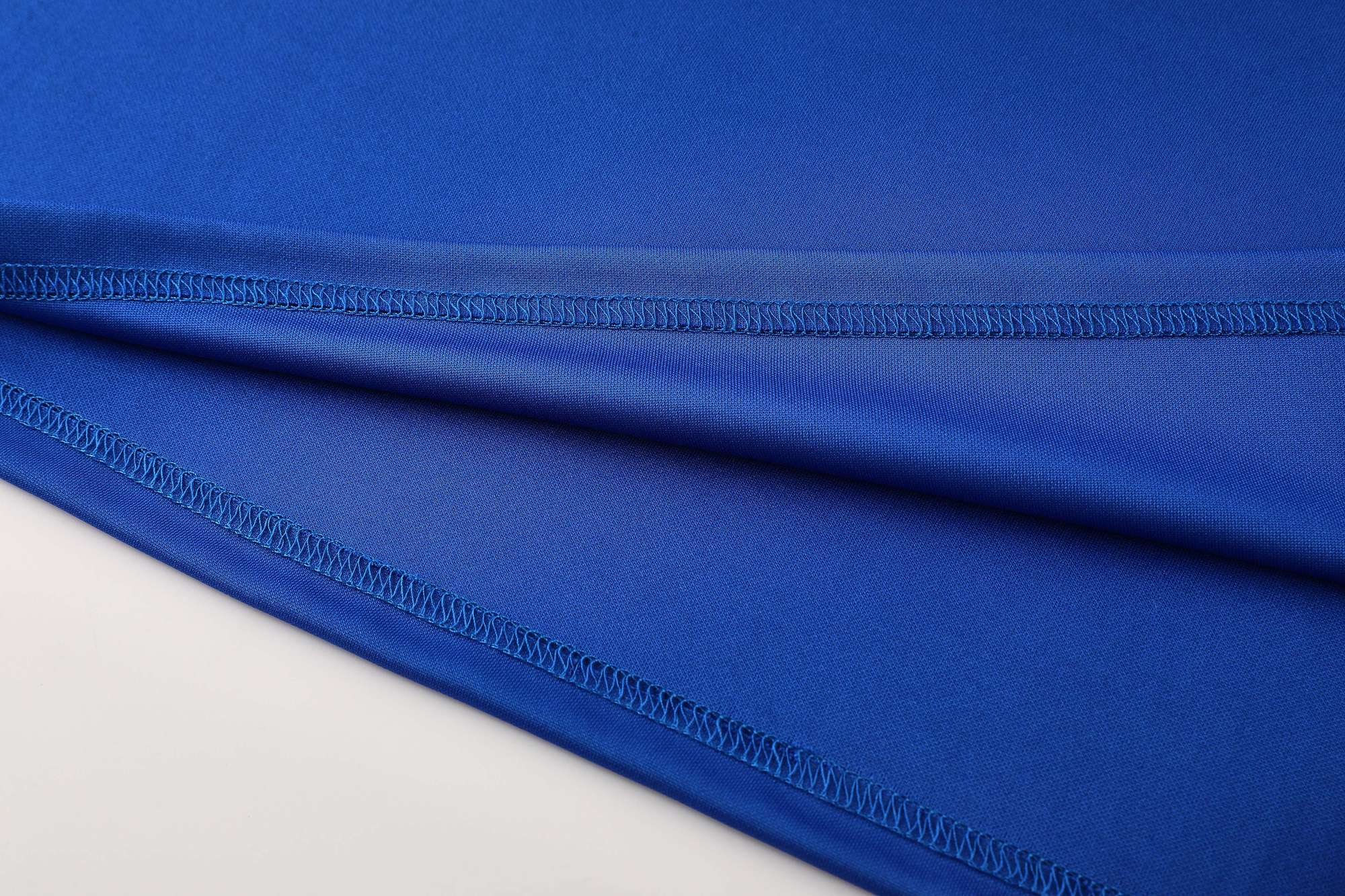 Lightweight Half-Zip Running Layer detail 3
