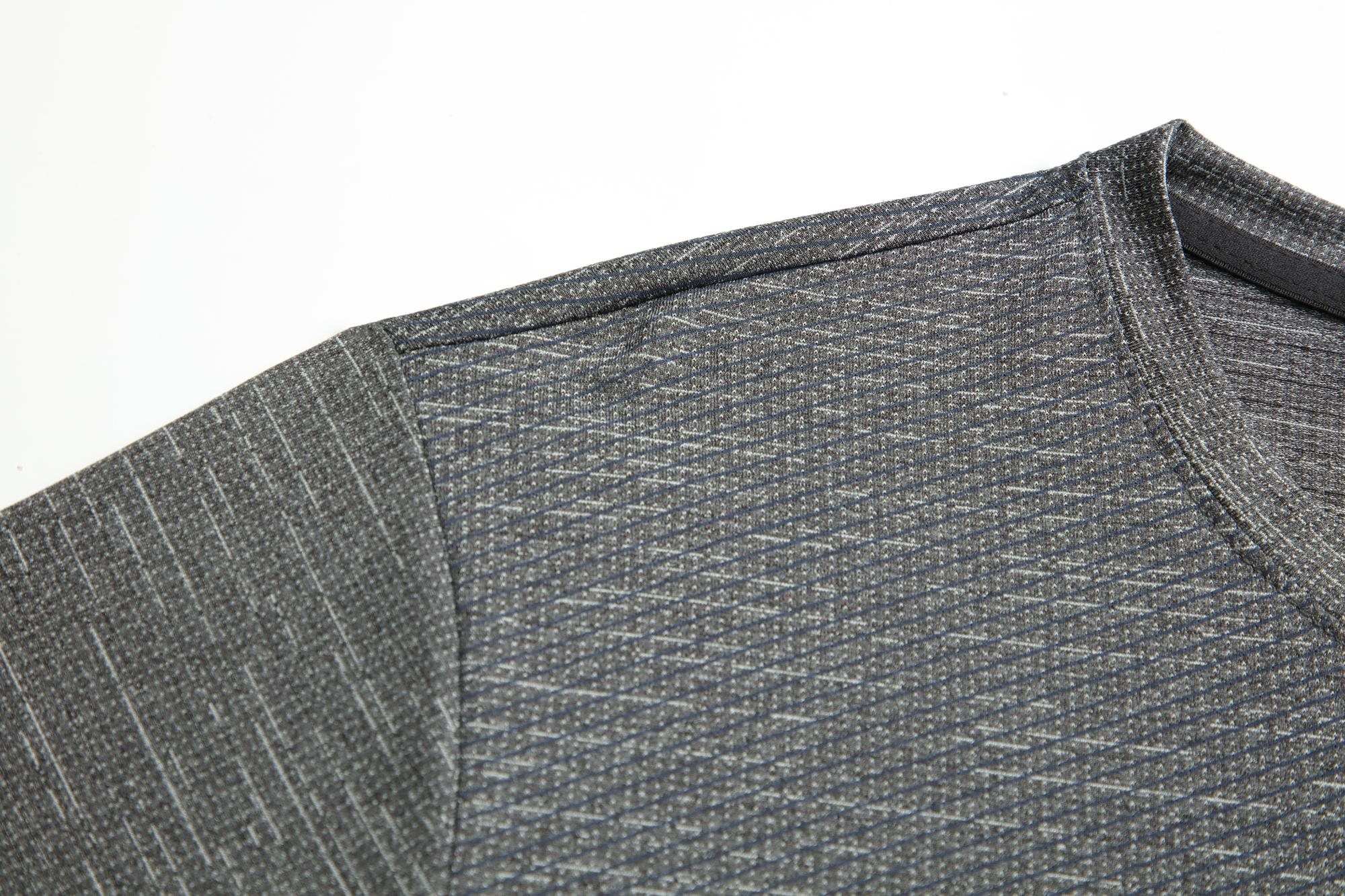 Quick-Dry Pin-Mesh Training Shirt detail 2