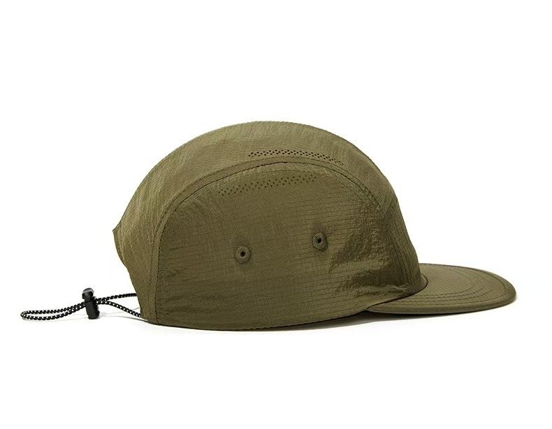 Five-panel ventilated crown