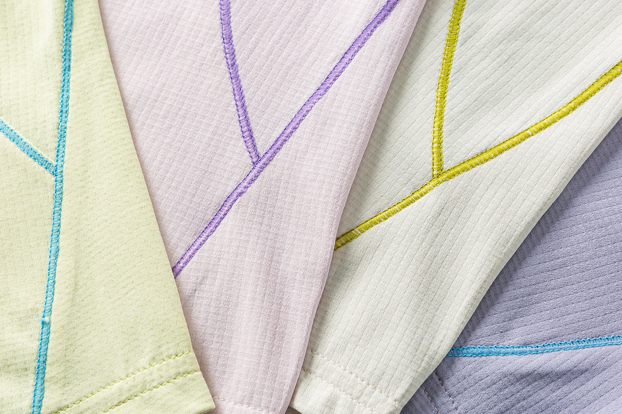 Women's stand collar and quarter-zip opening
