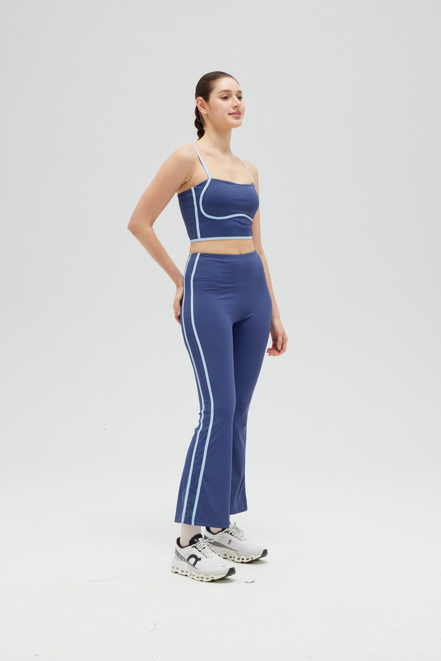 220 g, 82.5% polyester / 17.5% spandex