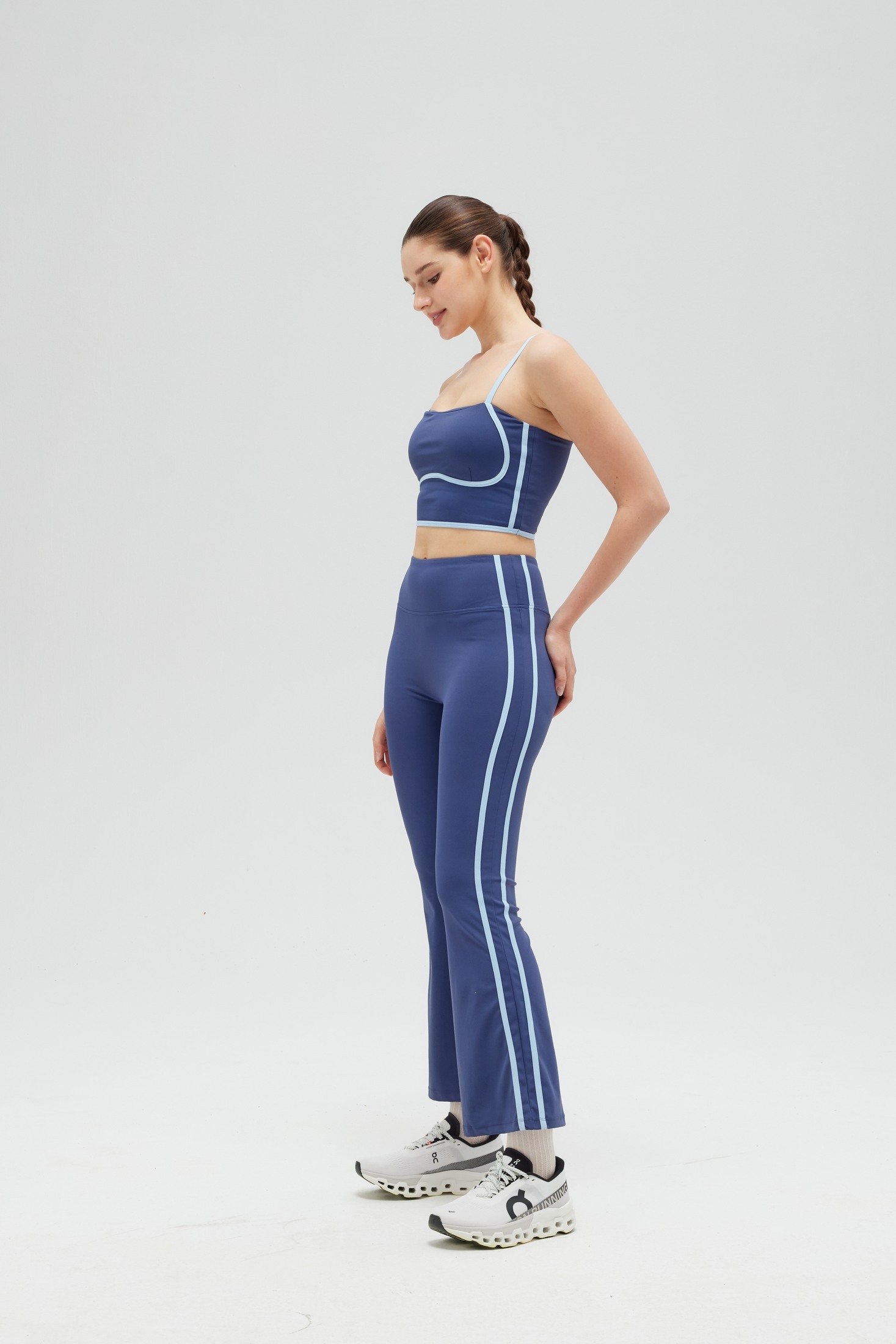 220 g, 82.5% polyester / 17.5% spandex