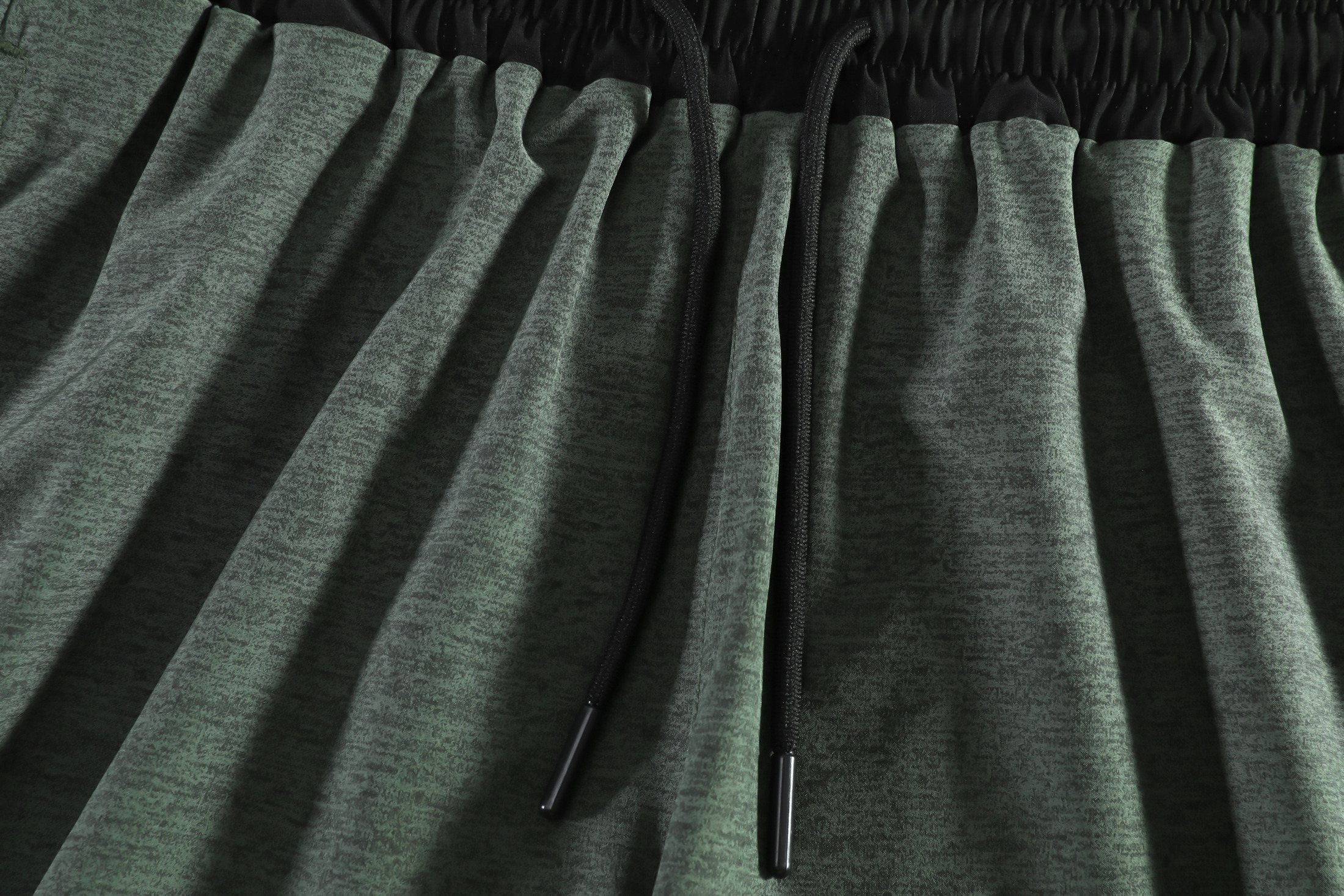Light stretch-woven outer and supportive inner liner
