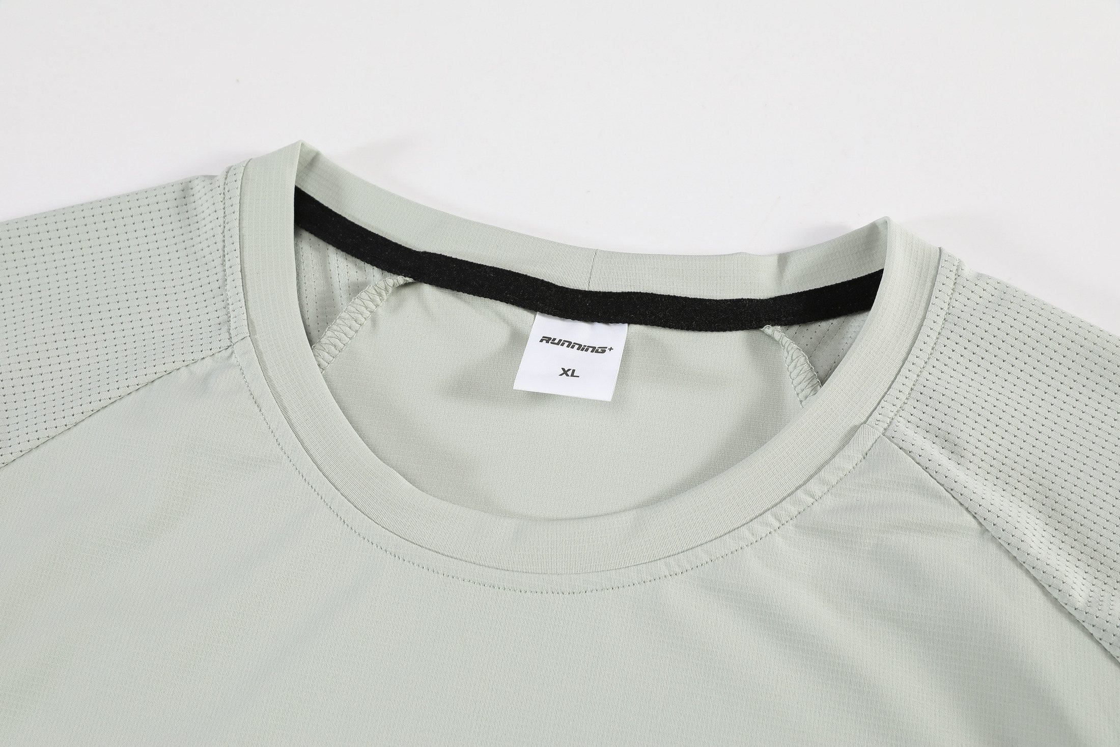 Clean neckline and ergonomic shoulder construction