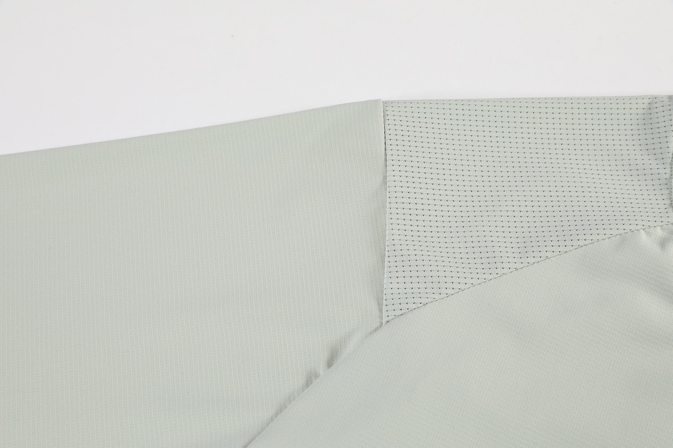 Nylon-rich ice-touch stretch fabric