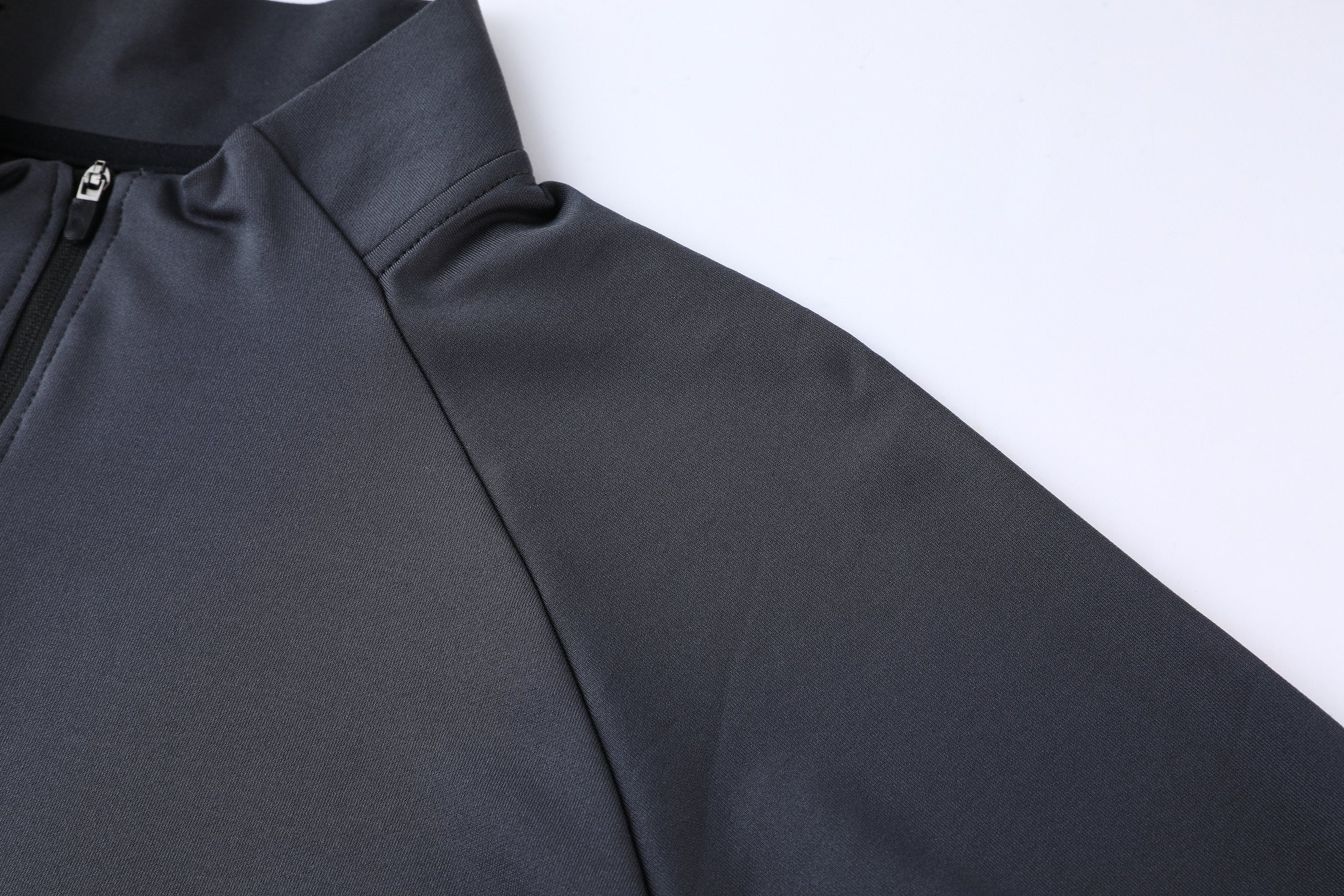 Sleeve and hem finishing