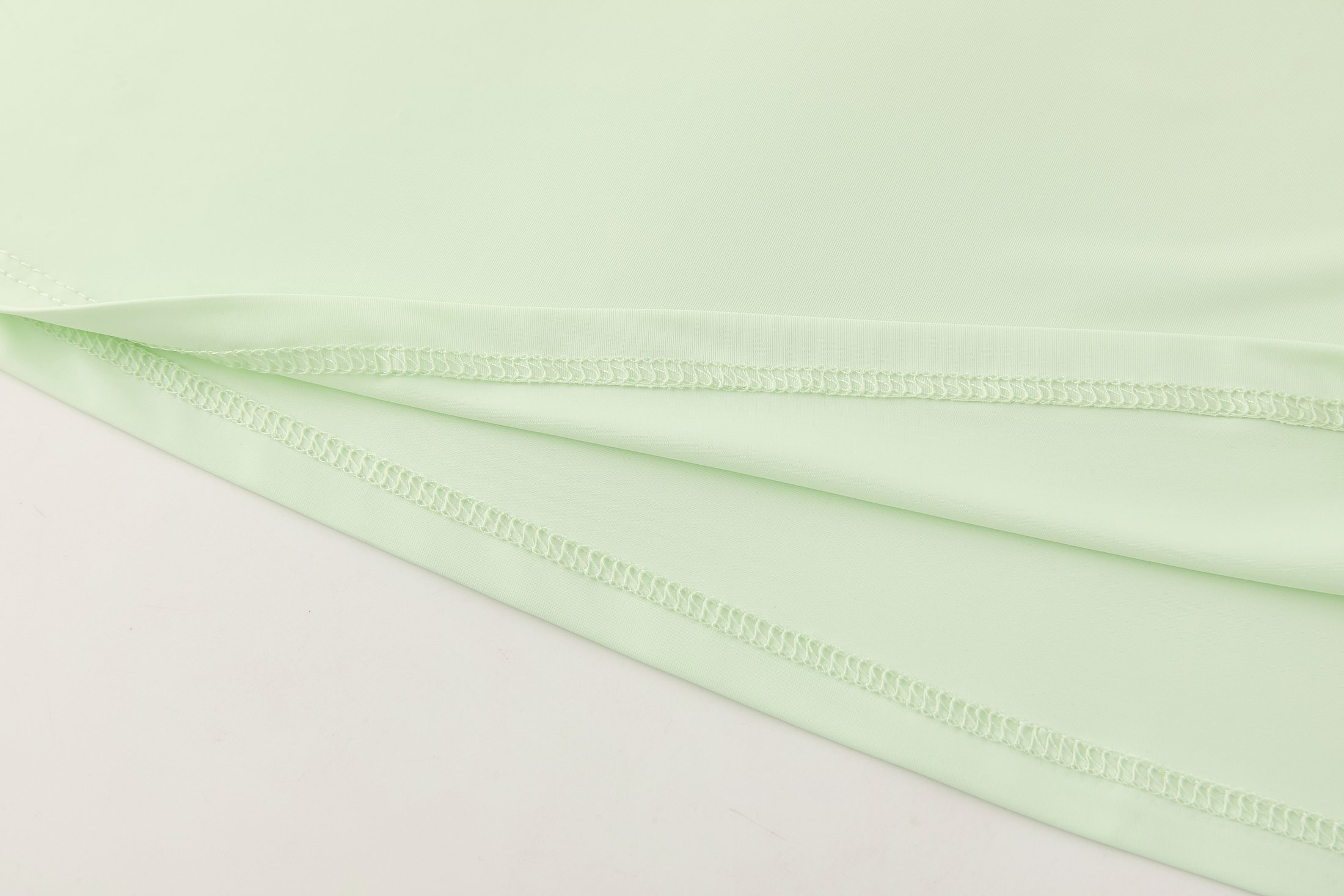 Shaped seams and hem finishing
