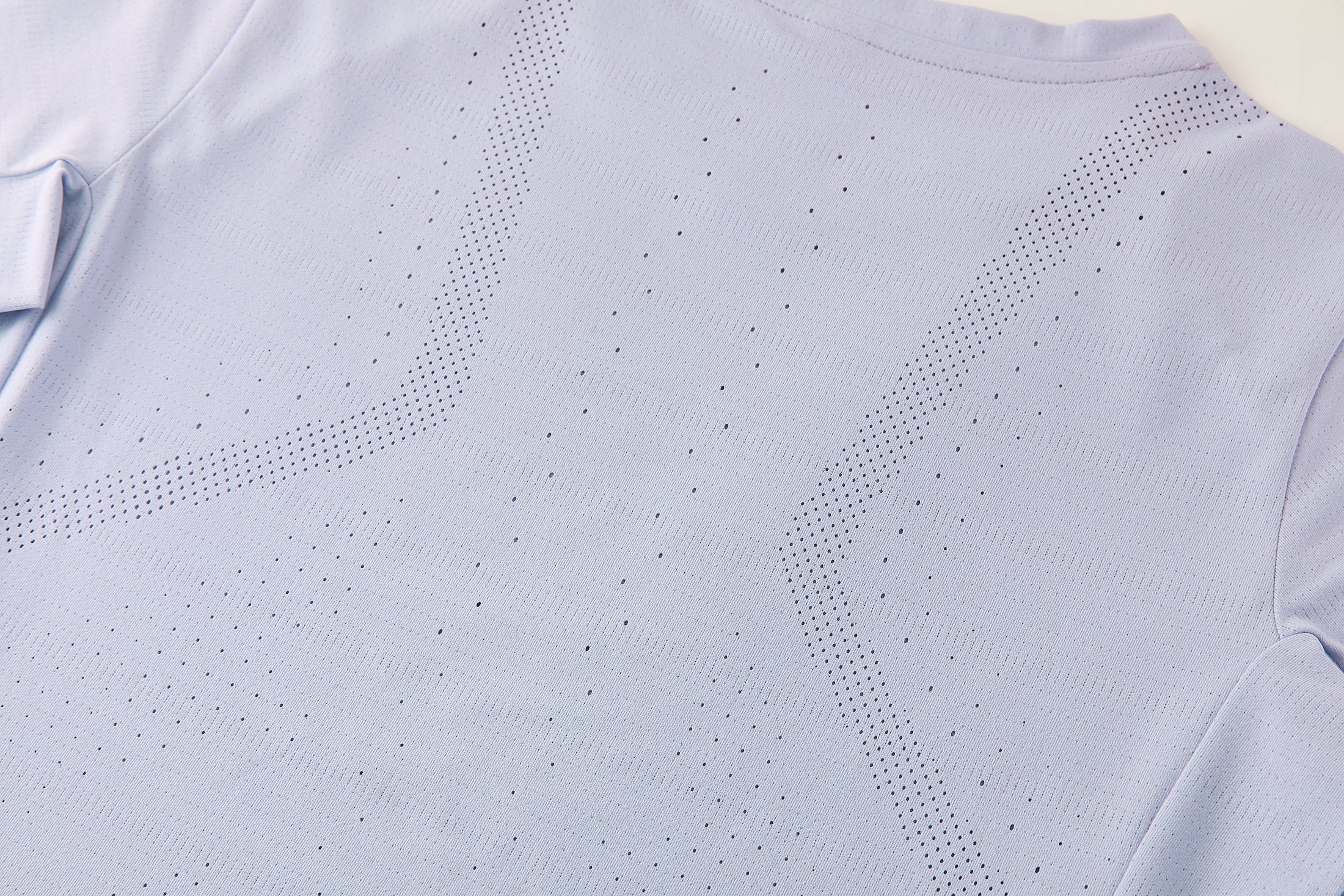 Fitted seams and clean hem