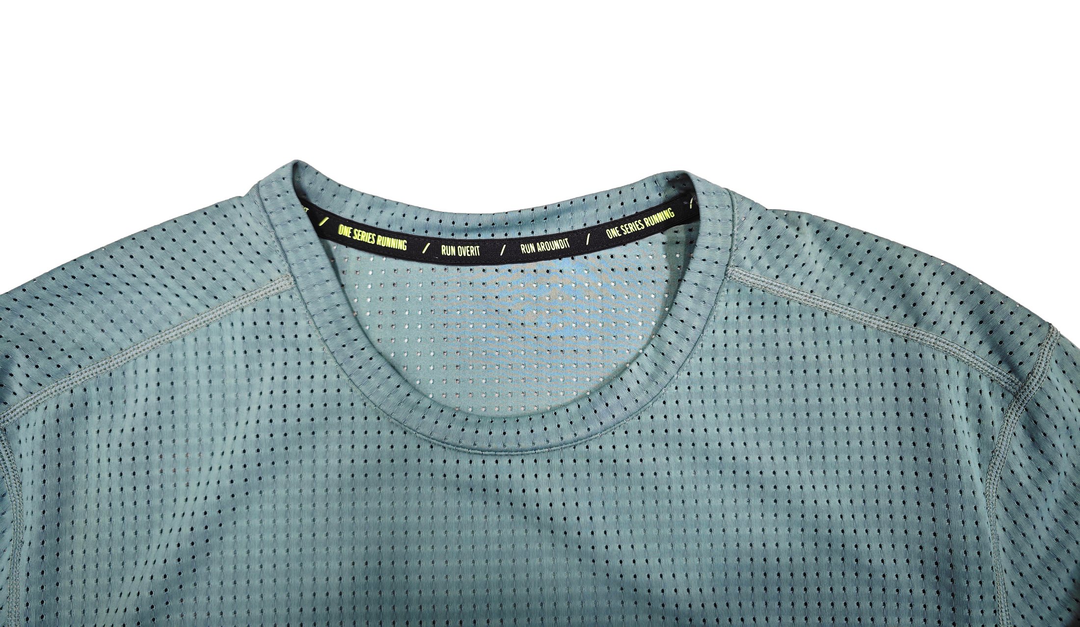 Four-needle six-thread seams
