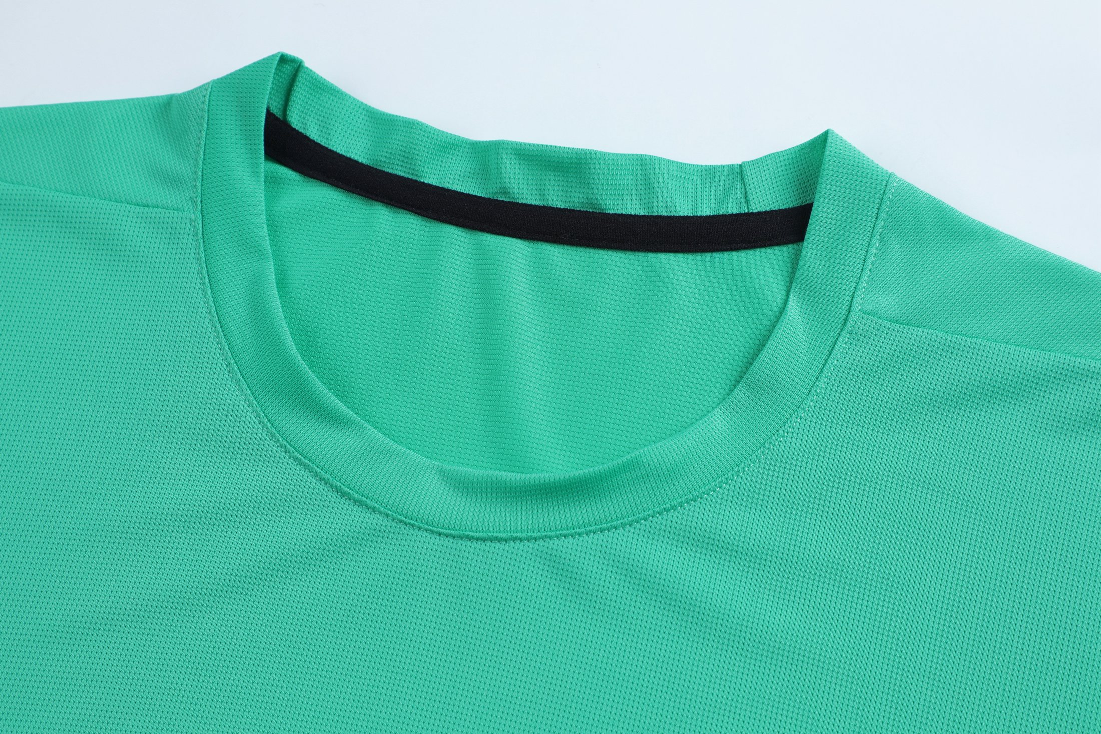 Crew-neck collar construction