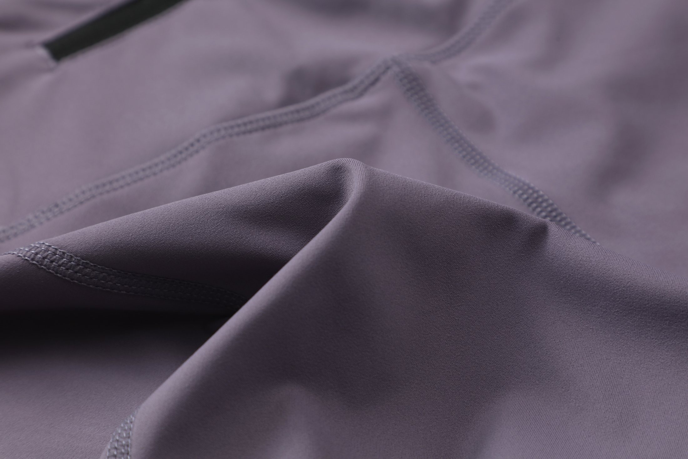 Flat seams and leg opening