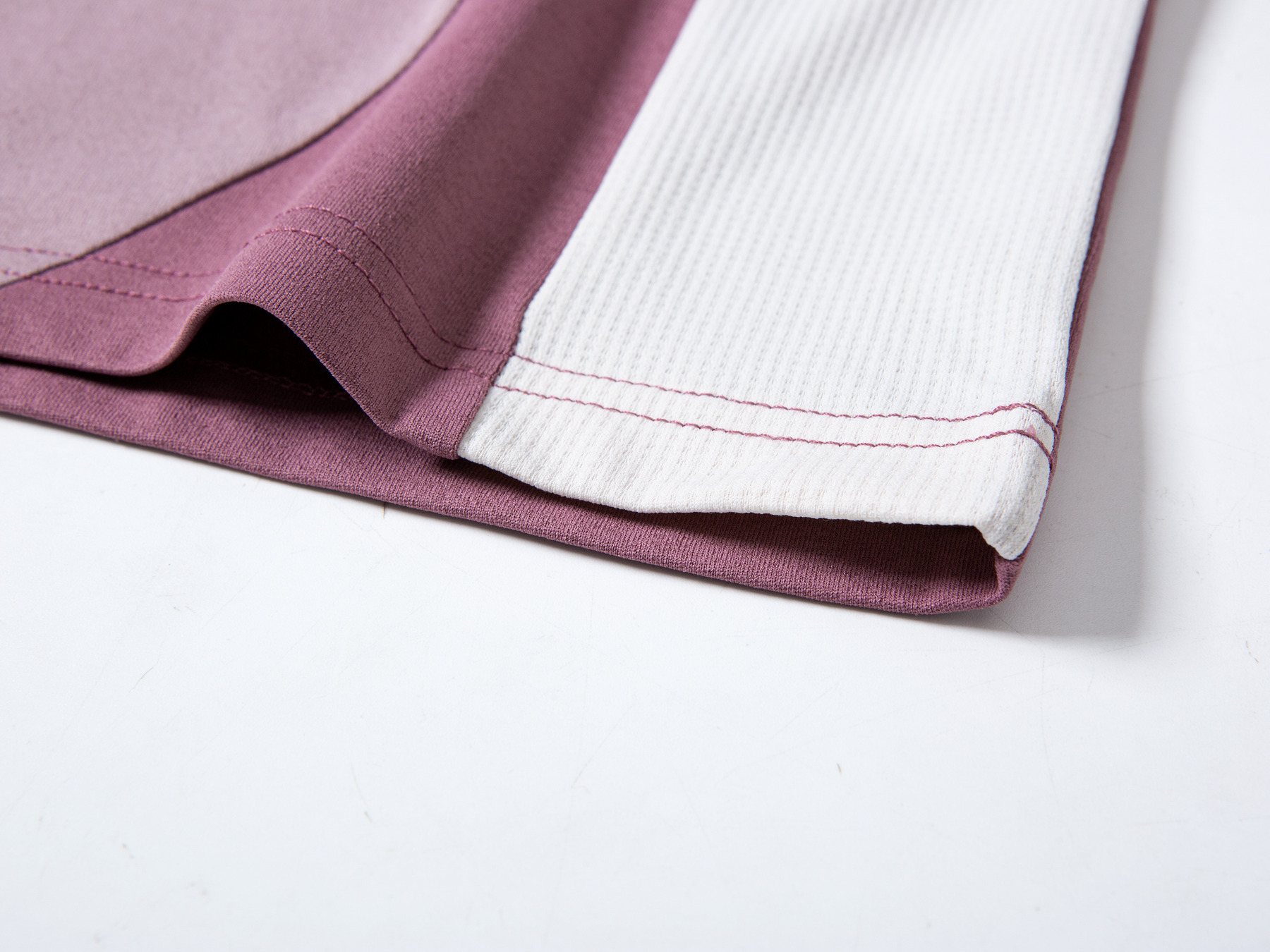 color-block double-needle hem