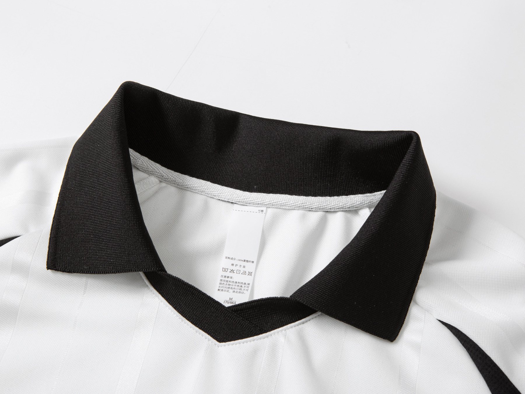 button-free wing collar