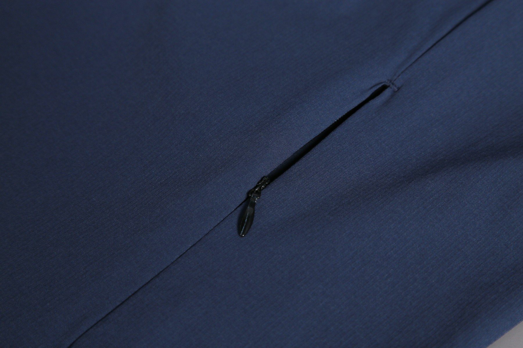 Lightweight water-repellent shell
