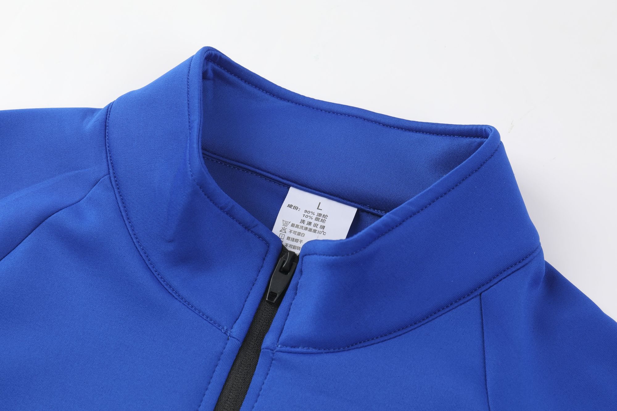YXQ42 quarter-zip construction detail